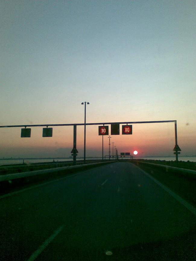 Hjem over broen