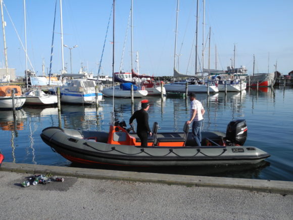 Så skal båden lige på traileren 