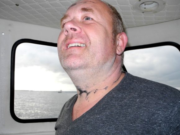 Kasper med ny kropsudsmykning.