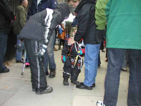 20030302-120808-her