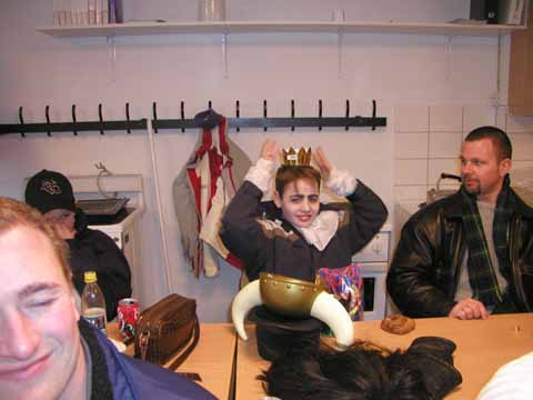 20030302-121612-her