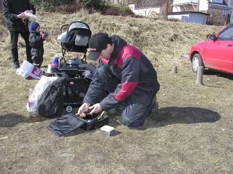20030322-125137-her