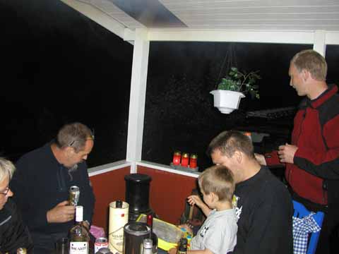 20030621-001049-her