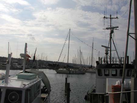 20030708-180440-her