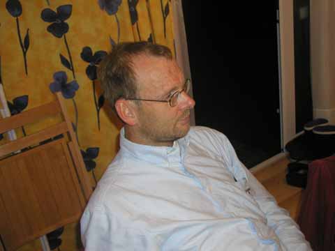 20030523-220034-her
