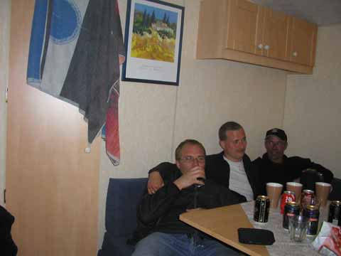 20030525-213721-her