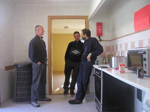 20030526-174439-her