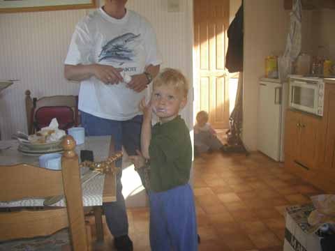20030531-081426-her