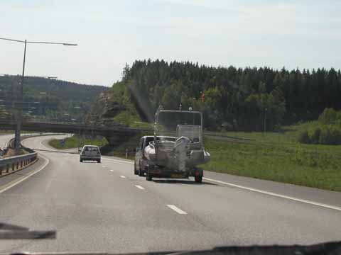 20030601-103701-her