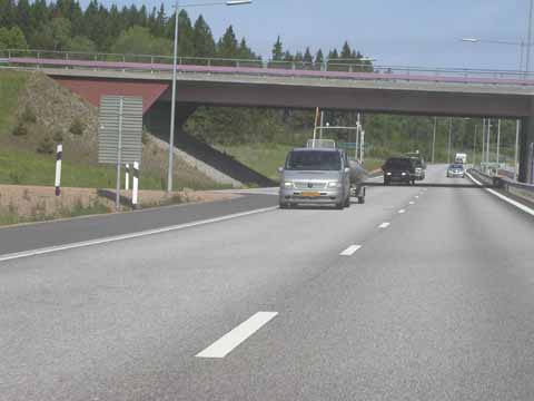 20030601-103713-her