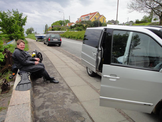 Kim p� vej i sin nye dragt